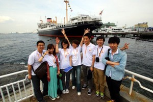 国际关系学院的同学们在横滨码头合影