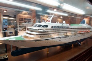 日本邮船公司所属的豪华大型游船模型