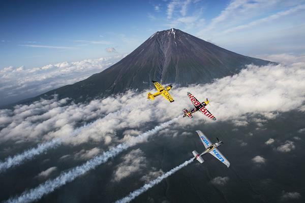 2016红牛特技飞行世锦赛千叶站 来自福岛的日本飞行员成为首个冠军