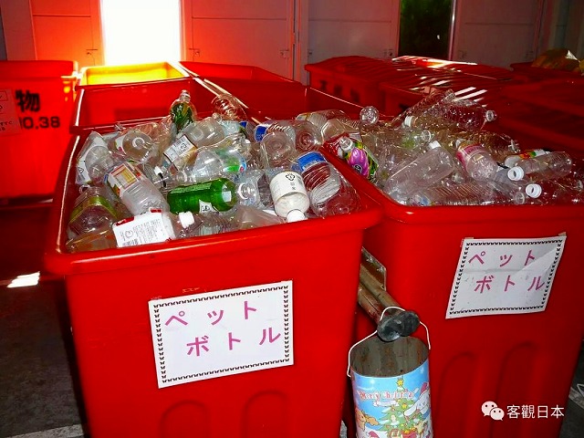 三張不同時期拍攝的飲料瓶回收箱 