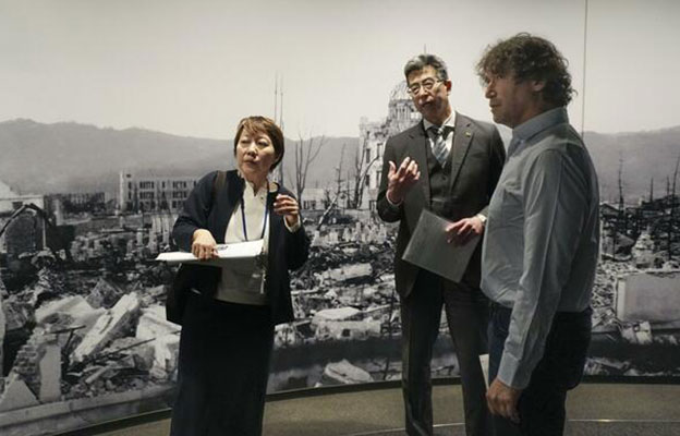 “末日时钟”的美国学者访问广岛