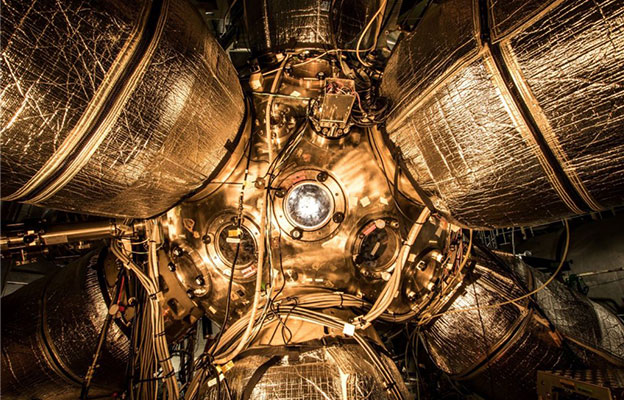 大阪大学激光研的“激光Ⅻ号”：以12束激光压缩核燃料，准备核聚变