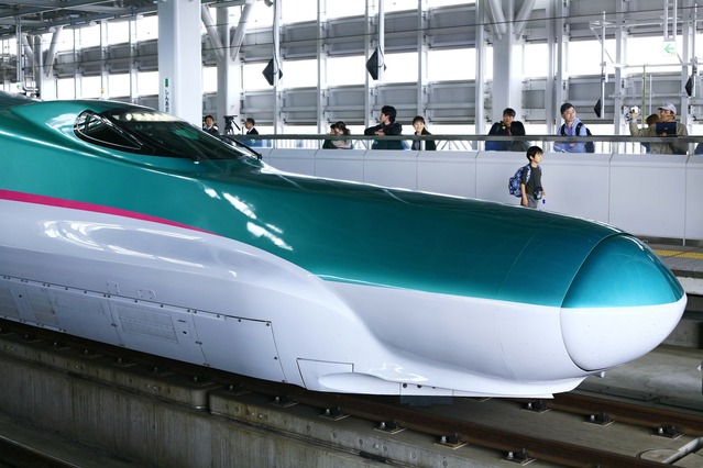 4月29日，往返于东京和新青森的东北新干线全线恢复通车。