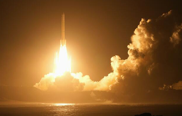 详讯：日本火星卫星探测器发射成功 预计5年后返回