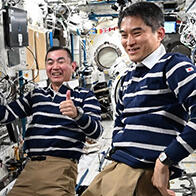“纵使身处无重力环境，仍感受到绶带之重”——大西与油井同在宇宙空间站