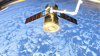 日本宇航员油井龟美也成功捕获“金色宝箱”！HTV-X补给飞船1号机抵达国际空间站