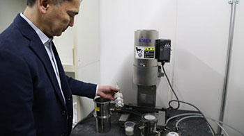 东京大学开发出利用废弃塑料瓶制备药物原料的回收技术，无需加热即可分解