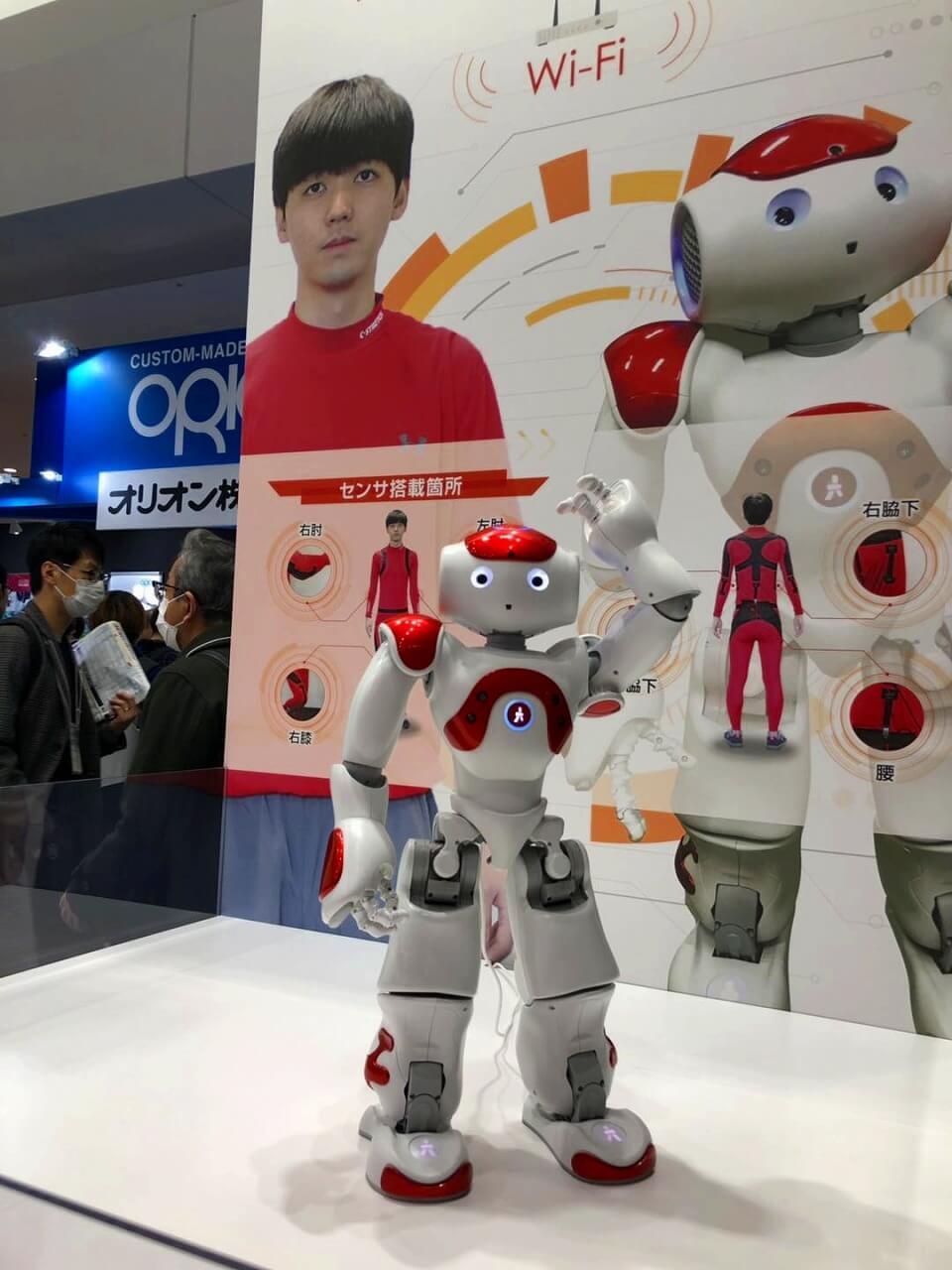 新型机器人解决方案引领东京RoboDEX展 基于无线传送技术的人机协作操控机器人