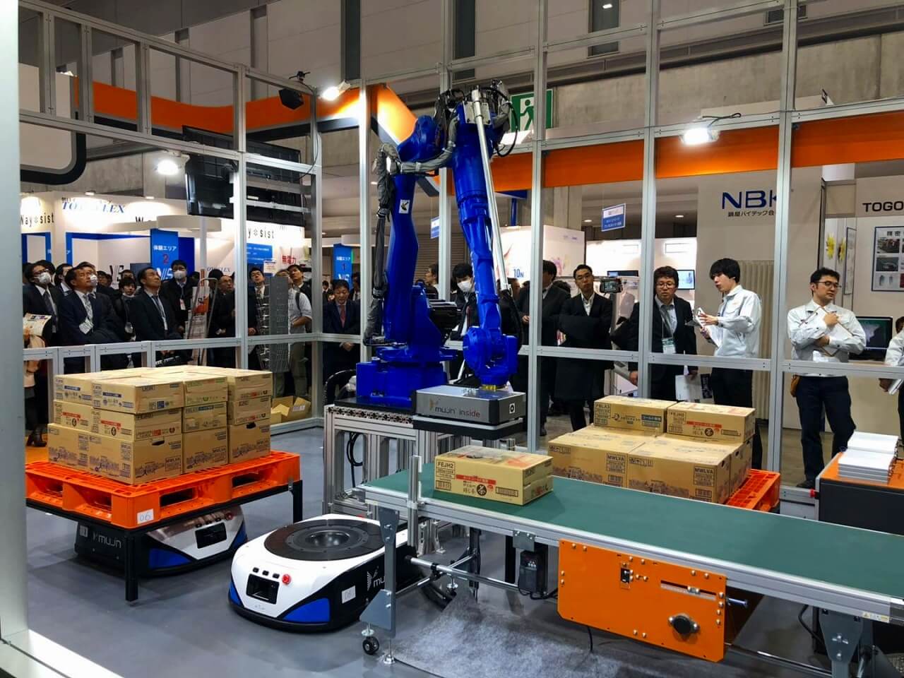 新型机器人解决方案引领东京RoboDEX展 MUJIN与旷视的“手脚”协作AGV+分拣系统