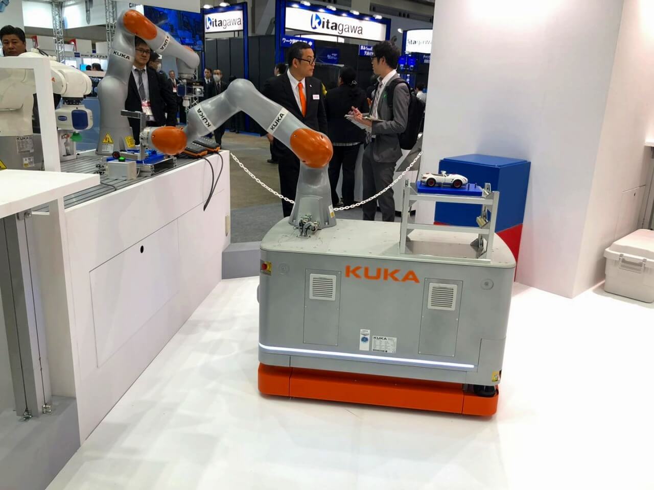 新型机器人解决方案引领东京RoboDEX展 库卡公司的车载机械臂方案
