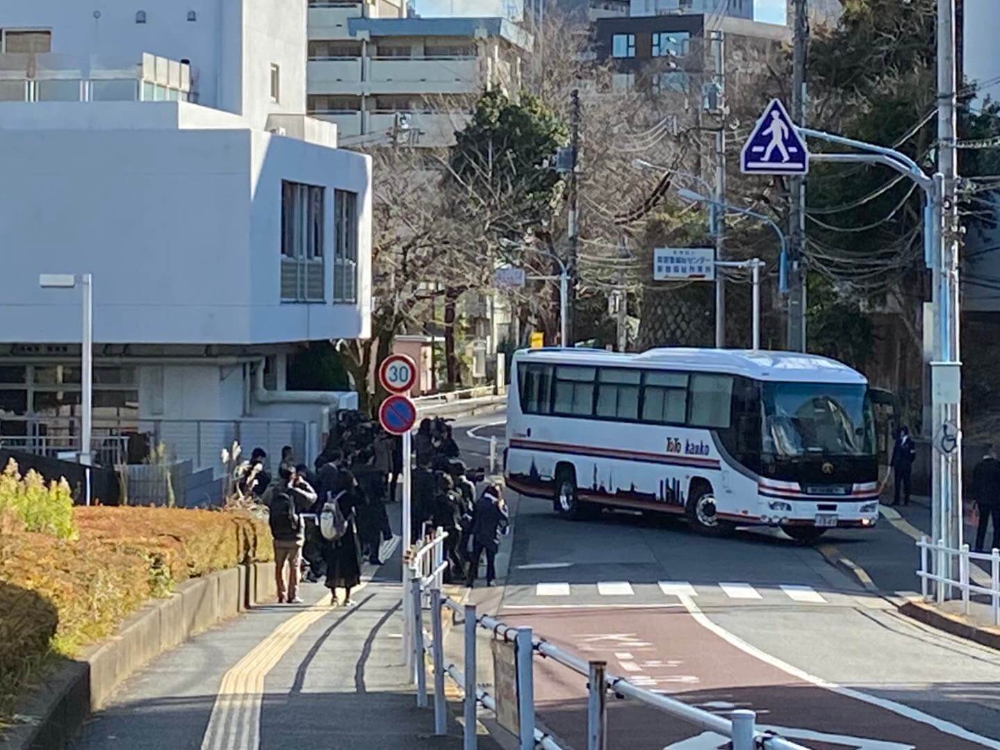 第一批包机回国的日本人当中确诊3人,2人为无症状感染者