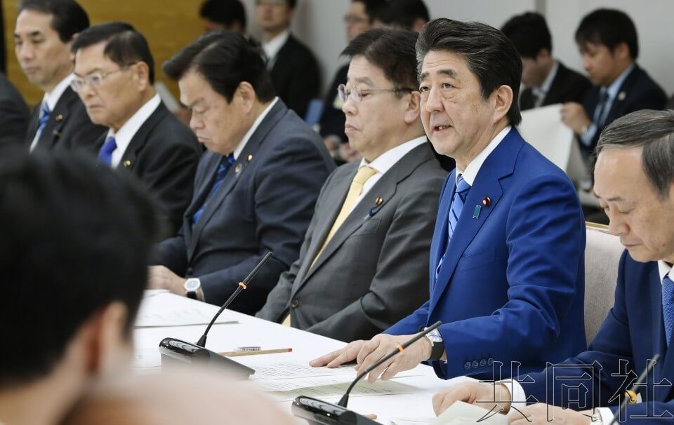 新型肺炎 安倍要求中小学停课,感染人数达919人,部分城市出现抢购
