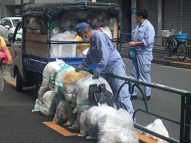 大学老师当垃圾清洁员,感受日本垃圾清洁工作的光与影