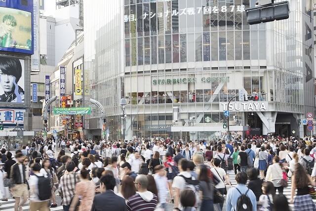 在日本,还是尽量避免边走边吃
