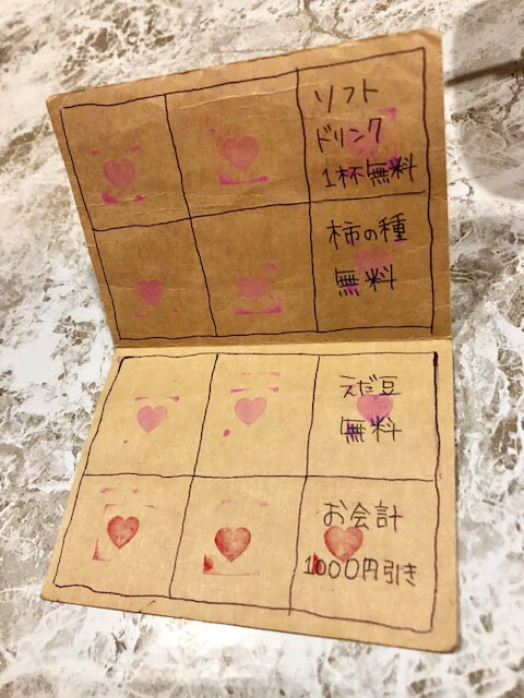 思考老龄化社会的幸福:一家为老年人提供服务的小酒馆