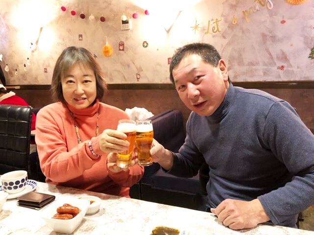 思考老龄化社会的幸福:一家为老年人提供服务的小酒馆