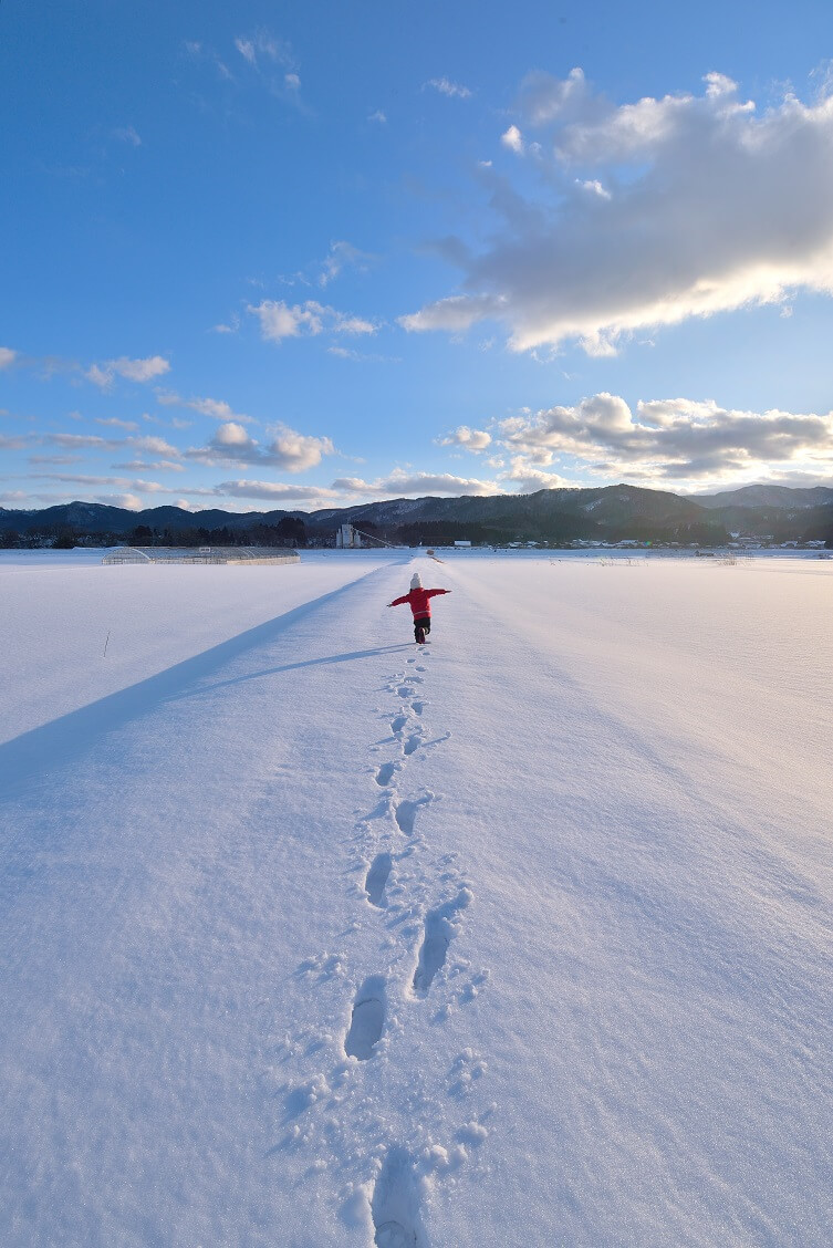 孩子与雪