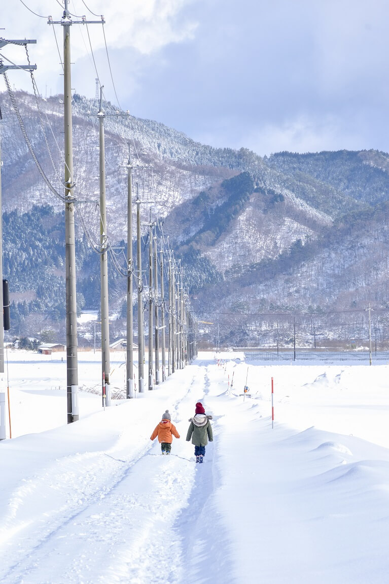 孩子与雪