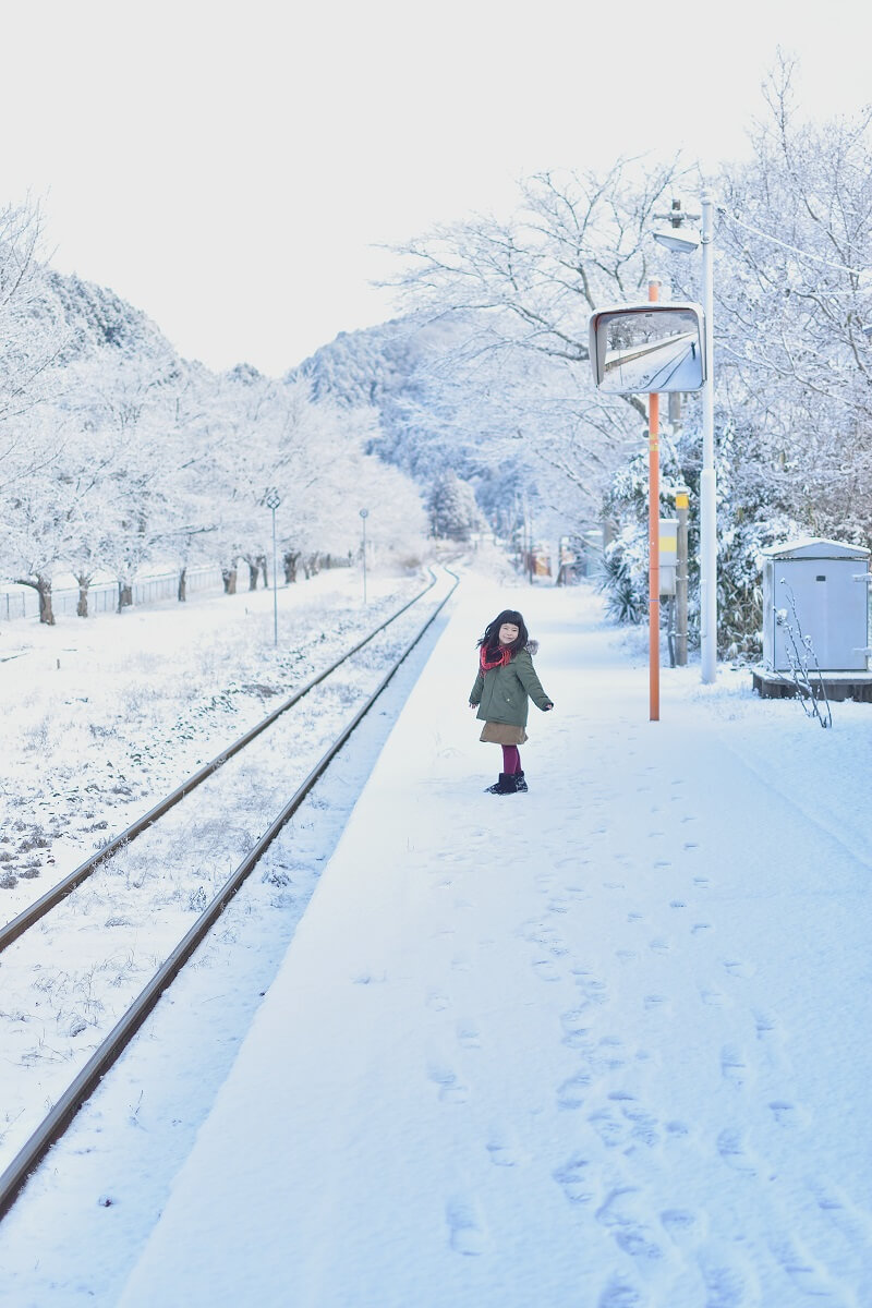 孩子与雪