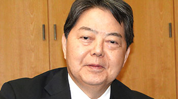 【日本总务大臣林芳正专访】加速完善国内数字基础设施，通过战略性投资强化国际竞争力，助力实现强劲经济增长